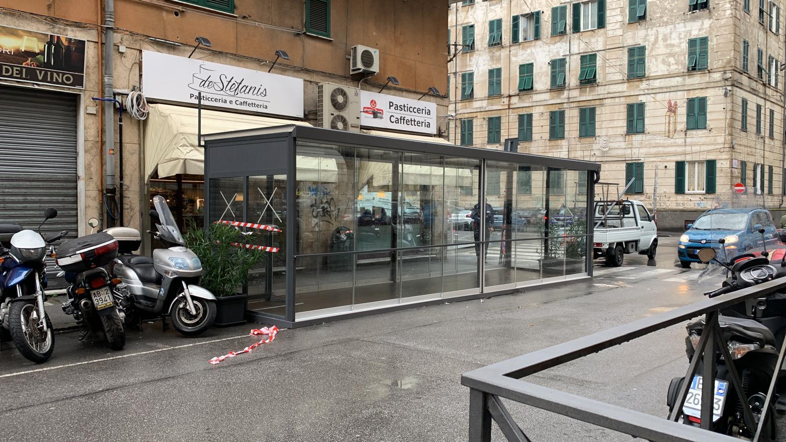 Dehors pasticceria a Genova